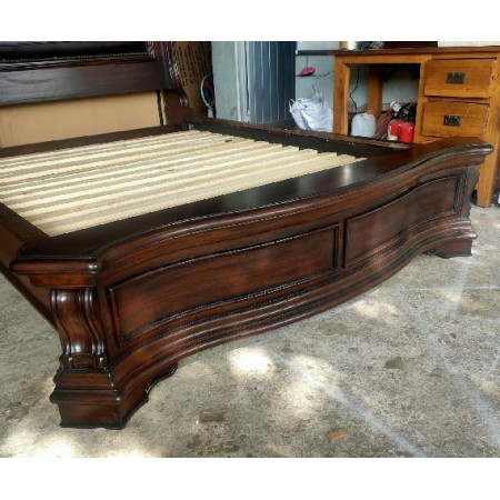 ​Villa Sonoma : Giường Ngủ Châu Âu - Queen Size 